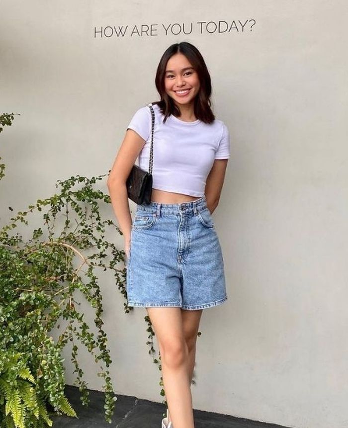 Simpel Namun Tetap Stylish! Mau Tahu 4 Tips Padu Padan Baju Crop Top
