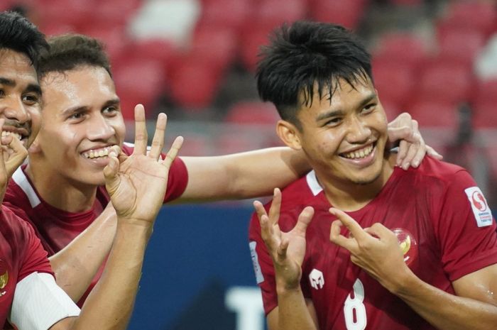 Pemain timnas Indonesia, Asnawi Mangkualam (kiri), Egy Maulana Vikri (Tengah), dan Witan Sulaeman (kanan) merayakan gol ke gawang Singapura.