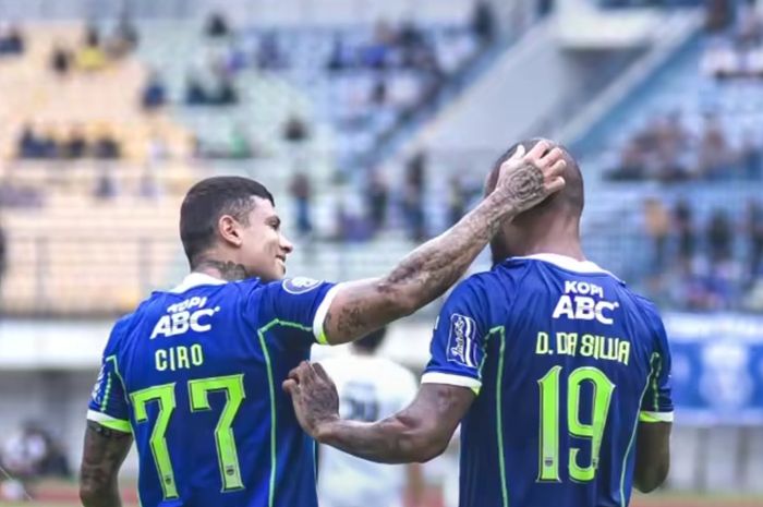 Ciro Alves dan David da Silva di laga antara Persib Bandung versus RANS Nusantara FC pada pekan kedelapan Liga 1 2022/2023 di Stadion Gelora Bandung Lautan Api (GBLA), Bandung, Jawa Barat, Minggu (4/9/2022).