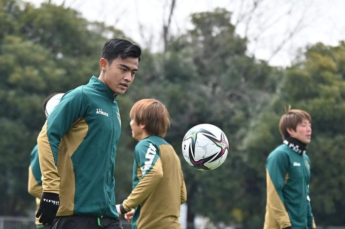 Pratama Arhan sedang melakukan latihan bersama tim Tokyo Verdy.