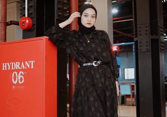 5 Cara Pakai Dress Hijab Warna Hitam Supaya Kelihatan Lebih Modis. Hijabers Wajib Tahu!