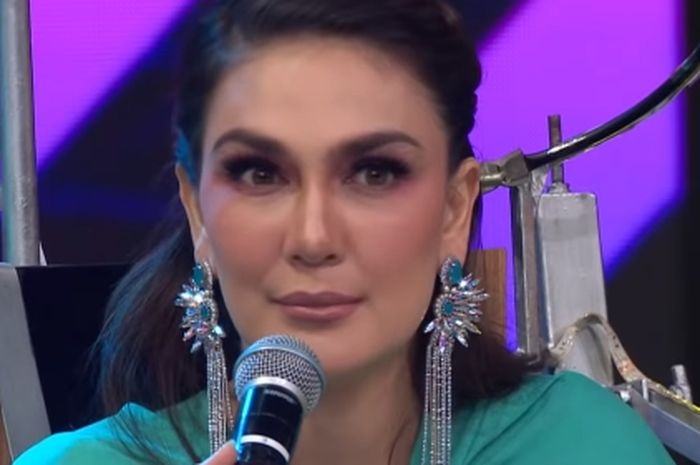 Nyanyikan Lagu Sang Penggoda Tata Janeeta Larang Luna Maya Menangis Nyanyikan Lagu Sang Penggoda Tata Janeeta Larang Luna Maya Menangis
