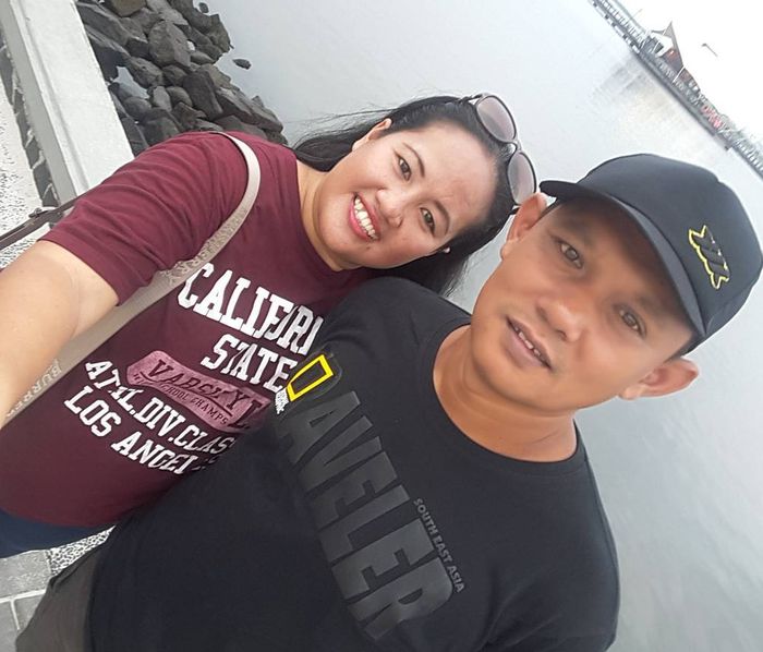 Foto Riri Khasmita dan suaminya, si mantan ART Nirina Zubir kepergok menggondol enam sertifikat dan aset berharga almarhumah ibu