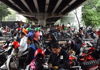 Hujan Deras Jangan Berteduh di Bawah Jembatan Yah, Bisa Kena Denda Loh