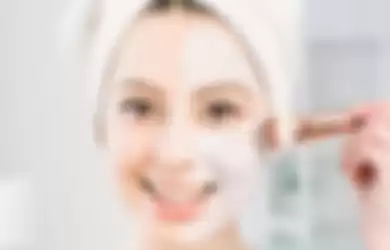 Wanita sedang masker wajah (Ilustrasi)