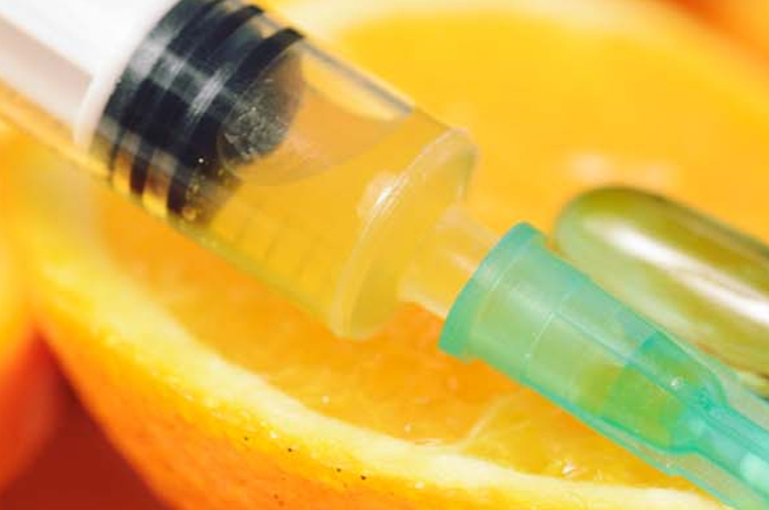 Suntik vitamin C dosis tinggi dipercaya dapat membunuh virus corona. Benarkah demikian? Ini penjelasannya.