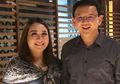 Istri Ahok Makin Pede Umbar Kemesraan Saat Hamil, Lihat Tampilan Terbaru Puput Nastiti Devi dengan Busana Batik Pamer Perut Buncit yang Elegan