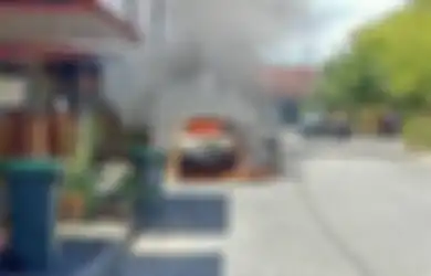 Jangan Pernah Tinggalkan Powerbank di Dalam Mobil, Mobil Mahasiswa Ini Hangus Terbakar Diduga Karena Powerbank