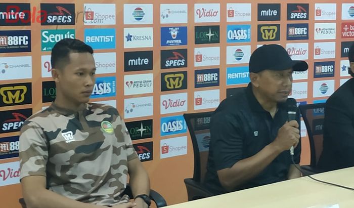 Kiper dan pelatih Tira-Persikabo, Syahrul Fadil dan Rahmad Darmawan memberikan keterangan pers seusai laga kontra Persebaya, Sabtu (9/11/2019).