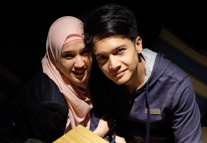 Dhini Aminarti dan suaminya, Dimas Seto, menikah pada tahun 2009.