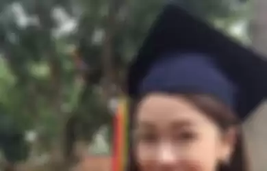  Nguyen Van Anh saat lulus kuliah