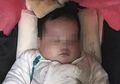 Orangtua Ini Tega Tinggalkan Bayi di Taman, Alasannya Mengharukan