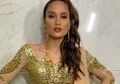 Pakai Atasan Model Cut Out Lengan Panjang, Tampilan Cinta Laura Pamer Lekuk Tubuh Seksi Justru Jadi Sorotan