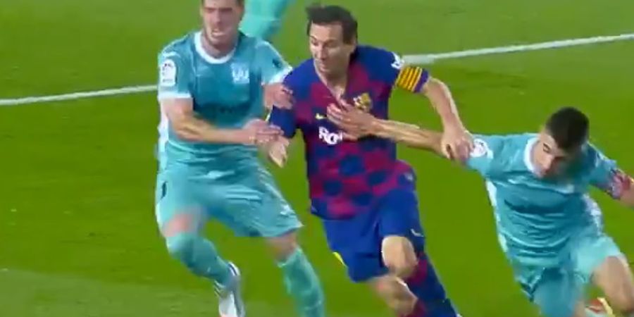 VIDEO - Lionel Messi Gocek dari Tengah Lapangan Sampai Dikeroyok di Kotak Penalti