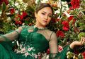 Potret Seksi Si Ratu Sinetron Marshanda dengan Dress Putih Tanpa Lengan, Netizen: Gayanya Makin Mahal Sejak Punya Pacar!