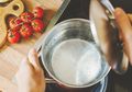 Cara Mudah Hilangkan Noda Gosong dan Kerak di Panci, Tuangkan 1 Botol Soda dan Lihat Hasilnya!