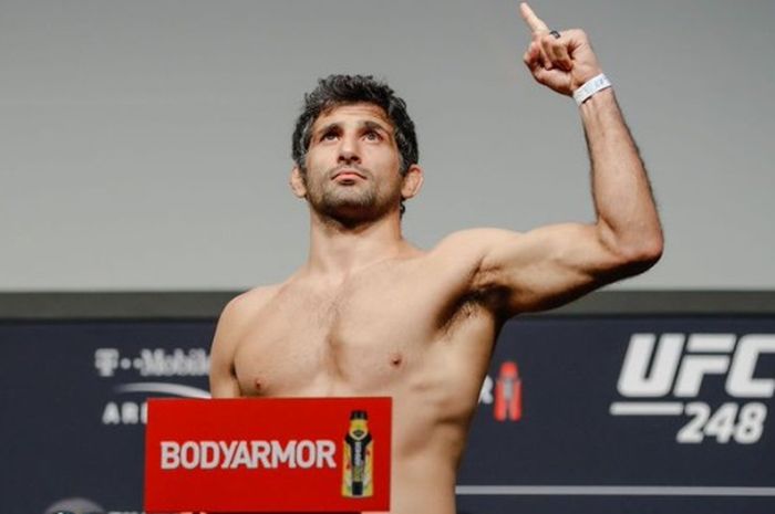 Petarung UFC, Beneil Dariush, punya kepercayaan yang berbeda dengan Khabib Nurmagomedov perihal kemunculan Charles Oliveira di UFC 280