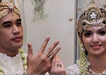 Rela Kucurkan Darah di Cincin Kawin Tanda Cinta Sehidup Semati, Nia Ramadhani Juga Sampai Jalani 2 Kali Sidang Demi Ganti Hal Ini Usai Diperistri Konglomerat Tajir Ardi Bakrie