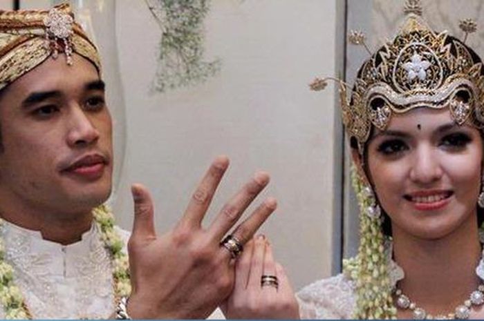 Rela Kucurkan Darah di Cincin Kawin Tanda Cinta Sehidup Semati, Nia