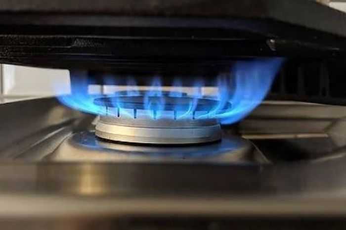 Cara Mengatasi Api Kompor Gas yang Tak Merata, Kuncinya Cuma Taburkan 1 ...