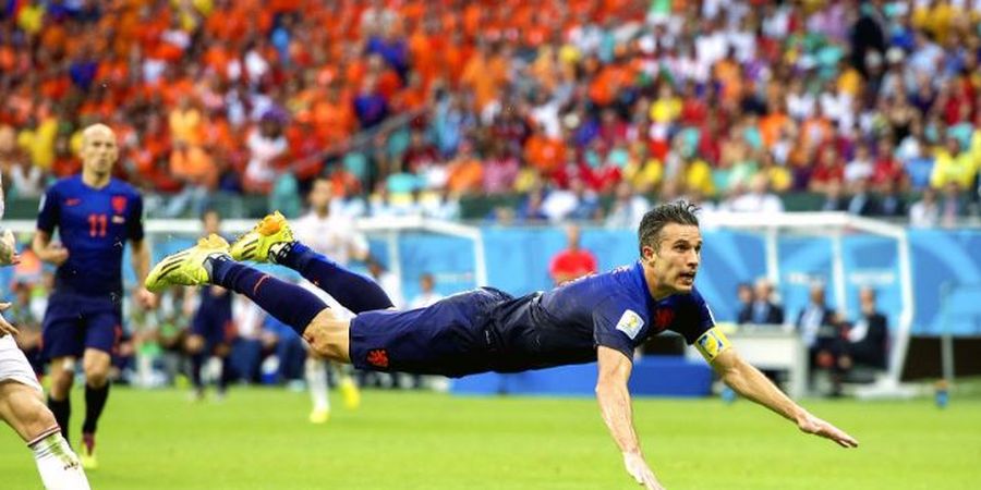 Sejarah Piala Dunia - Kala Gol Terbang ala Robin van Persie Mampu Balaskan Dendam Timnas Belanda ke Spanyol