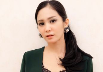 Sempat Menutupi Pernikahannya, Bunga Zainal Kini Pamer Potret Bersama Suami dan Dua Anaknya Sambil Tenteng Tas Mewah