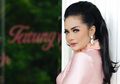 Menjelma Bak Bangsawan, Lihat Cantiknya Krisdayanti dalam Jepretan Rio Motret dengan Tema Beauty in Frame!