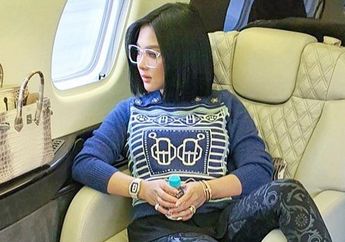 Sambil Video Call dengan Reino Barack, Syahrini Gunakan Mukena yang Harganya Setara DP Rumah, Netizen: Bikin Langsung Masuk Surga