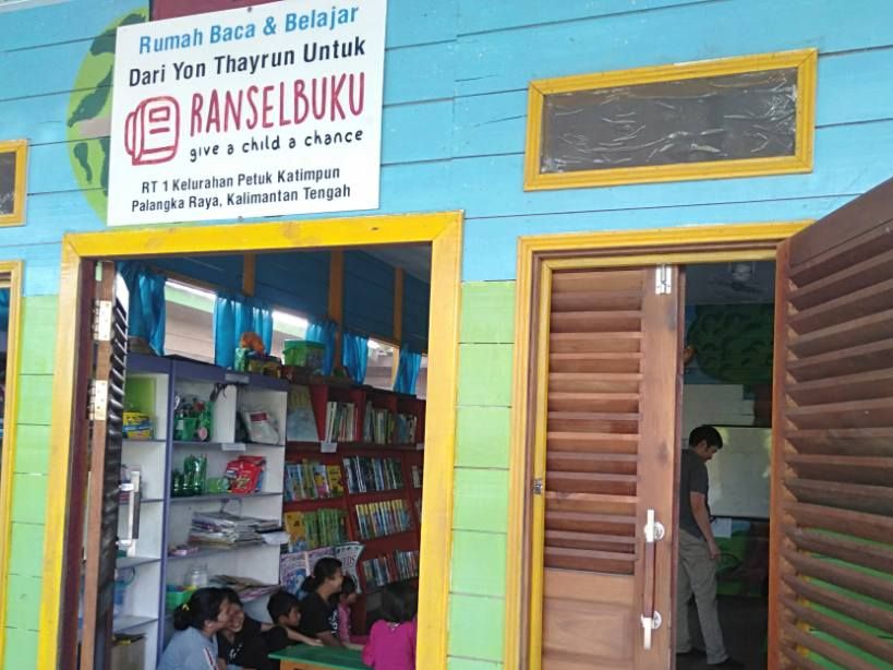 Ransel Buku, Tempat Bermain dan Belajar di Tepi Sungai Rungan 
