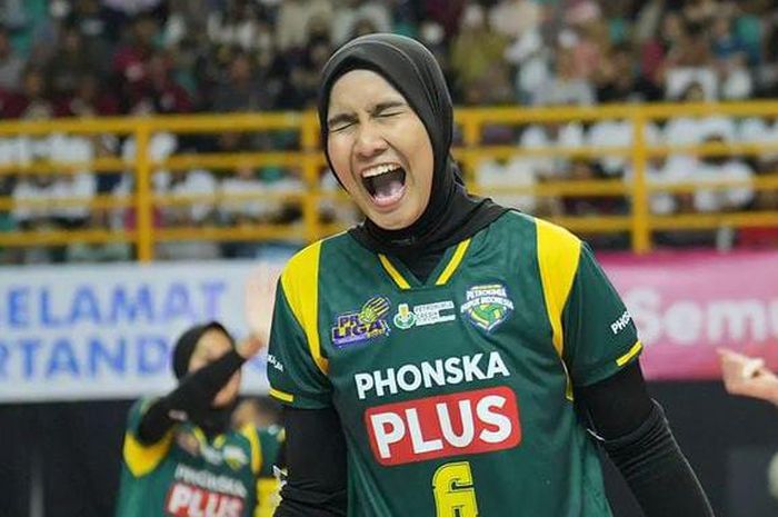 Setter Gresik Petrokimia Pupuk Indonesia, Yolana Betha Pangestika saat melawan Jakarta Pertamina Fastron dalam pertandingan yang digelar di GOR Sabilulungan, Si Jalak Harupat, Kabupaten Bandung, Sabtu, 7 Januari 2023