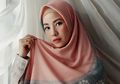Diundang ke Pernikahan Rezky Aditya-Citra Kirana, Natasha Rizky Justru Jadi Sorotan Saat Pakai Busana Tunik Brokat
