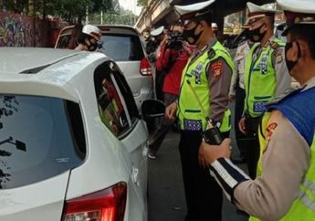 Ingat! Besok Ganjil Genap Masih Berlaku Loh, Jangan Sampai Disemprit Polisi