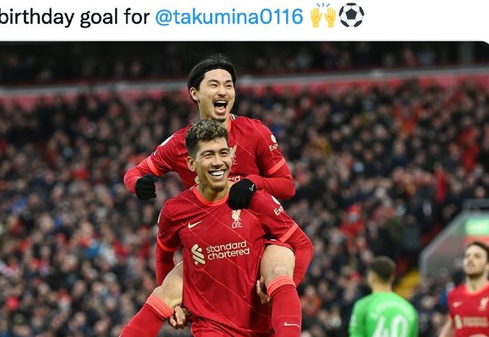 Gelandang Liverpol, Takumi Minamino, merayakan gol ke gawang Brentford pada pertandingan pekan ke-22 Liga Inggris di Anfield, Minggu (16/1/2022).