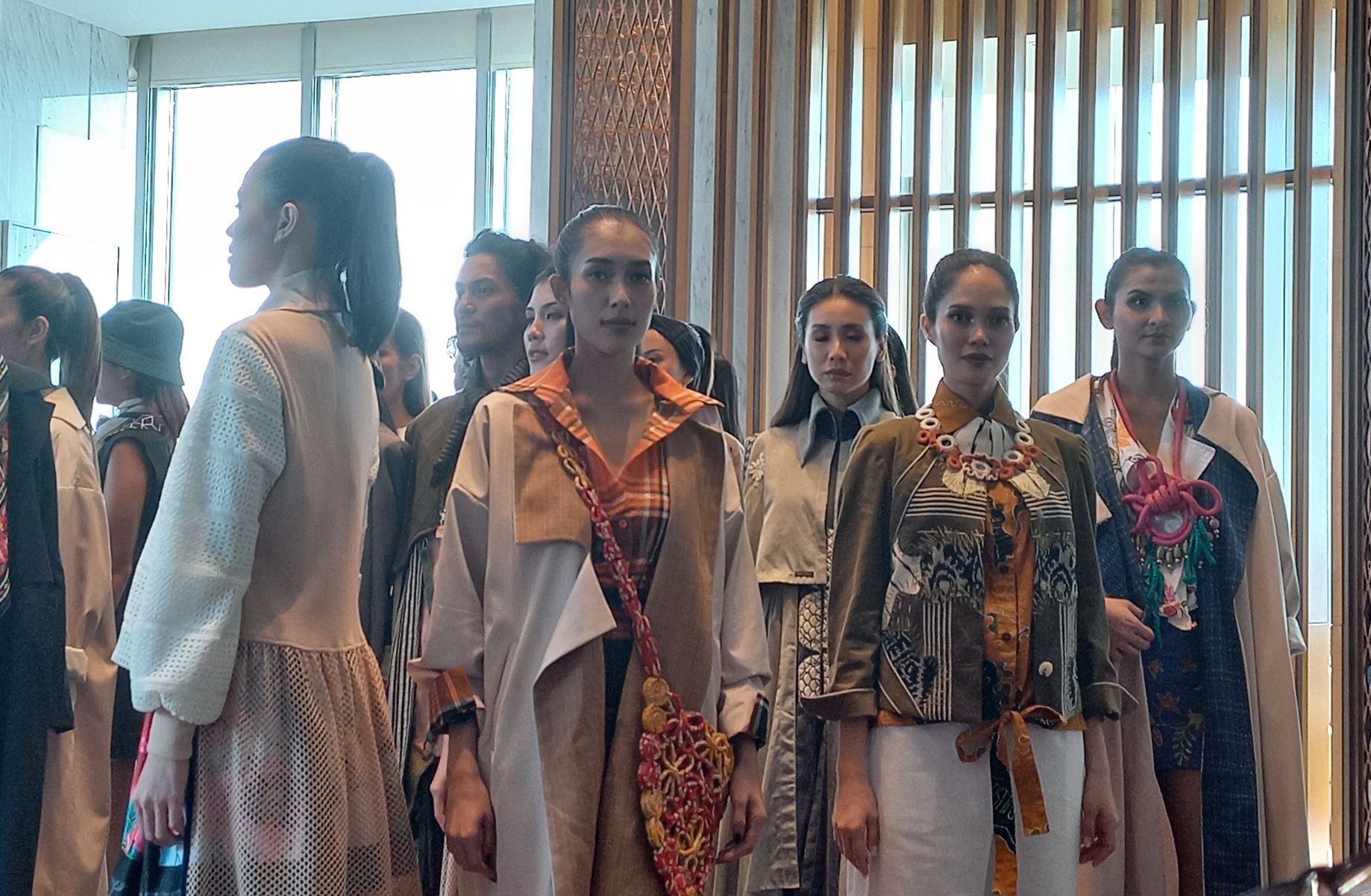 Pentingnya Memilih Sustainable Fashion, Salah Satunya Bantu Selamatkan 