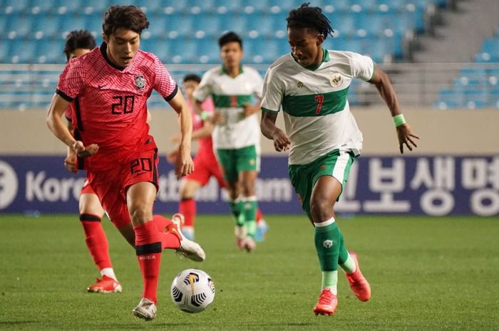Suasana pertandingan timnas U-19 Indonesia melawan timnas U-19 Korea Selatan di di DGB Daegu Bank Park, Daegu, Korea Selatan, Selasa (29/3/2022).