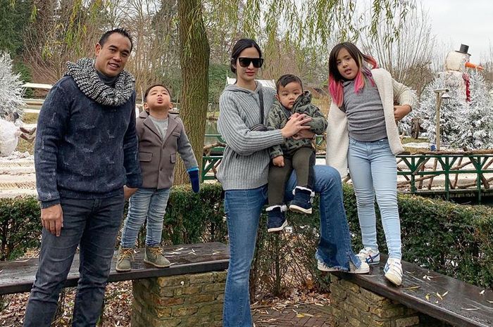 Nia Ramadhani dan keluarga liburan ke Belanda