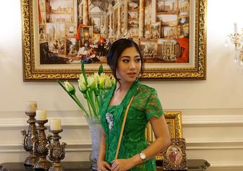 Gaya Simpel Menawan Buat Kondangan Ala Winona Willy dengan Clutch Saint Laurent Seharga Belasan Juta!
