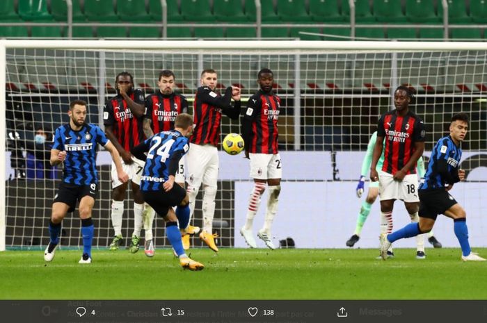 Christian Eriksen mencetak gol tendangan bebas dalam duel Coppa Italia antara Inter Milan vs AC Milan di Giuseppe Meazza, 26 Januari 2021.