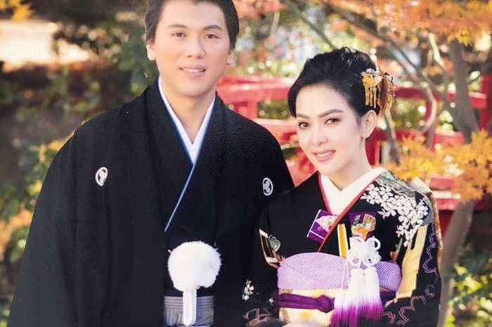 Syahrini dan Reino Barack