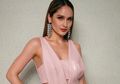 Sekilas Tampak Tampil Seperti Tanpa Celana, Gaya Seksi Tertutup Cinta Laura Saat Hunting Ramen di Tokyo Sukses Jadi Sorotan