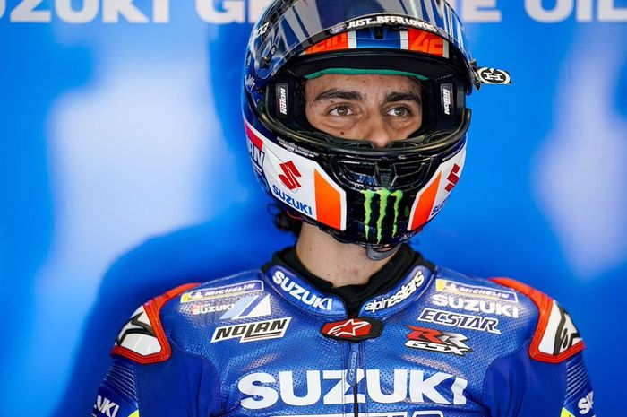 Alex Rins kala bersiap di paddock tim Suzuki Ecstar dalam salah satu sesi MotoGP Jerman 2019 yang digelar Sabtu (6/7/2019)