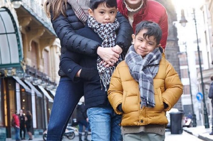 Gosip Jadi Istri Kedua, Artis Ini Diam-diam Bahagia Dengan 2 Anak Kandung Dan 1 Anak Sambung, Suami Terpaut 18 Tahun