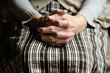 Awas menopause bisa menyebabkan, kemungkinan komplikasi  penyakit meningkat.