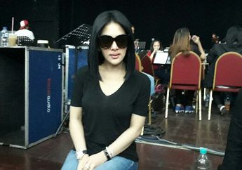 Syahrini Akan Lakukan Stand Up Comedy di Konsernya Nanti
