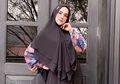 Jalan-jalan ke Bandung Bareng Ahmad Dhani dan Anak, Mulan Jameela Tampil Santun dengan Rok Plisket Kekinian