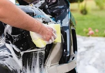 Cuci Motor Sendiri di Rumah Anti Baret, Air Bisa Jadi Kunciannya