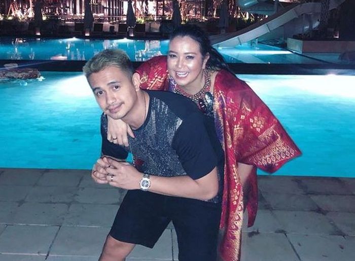 Jennifer Jill sindir pedas suaminya di Insta Story, Ajun Perwira malah unggah foto berdua dengan sang istri