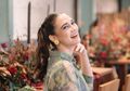 Beda dari Biasanya, Intip Gaya Santun Luna Maya dengan Gamis Cokelat