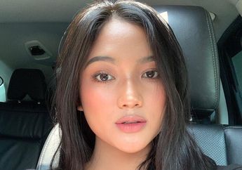 Jadi Sorotan! Marion Jola Pamer Punggung Mulus Eksotis Saat Kenakan Baju Reng Seksi di Pantai Lampung