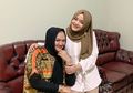 Sempat Dibawa ke Rumah Sakit Saat Kepergian Lina, Putri Delina Baru Unggah Kenangan Bersama Sang Ibu, "Teteh Masih Ga Nyangka Mah"